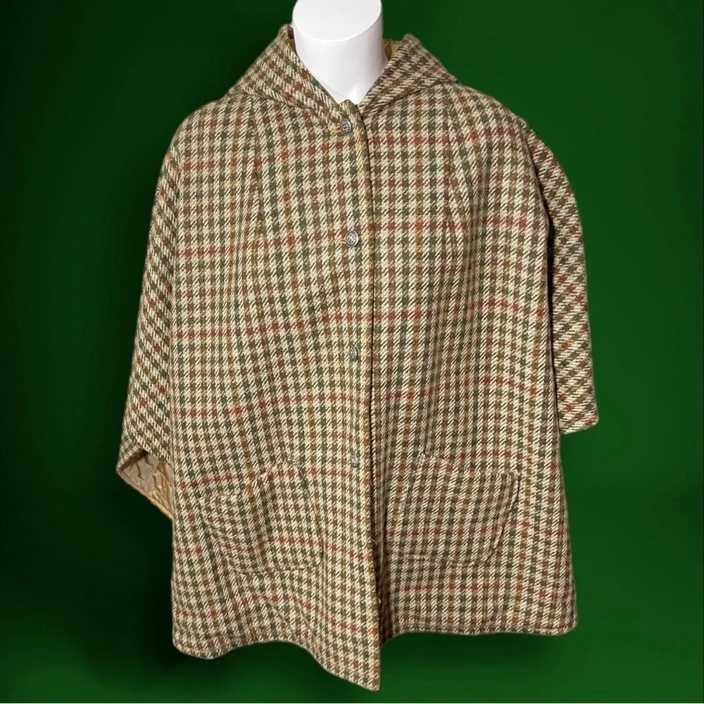 VTG Hooded Golden Quilt Lined Wool Check Cape Ornate Button One Size Heavyweight - Picture 11 of 16